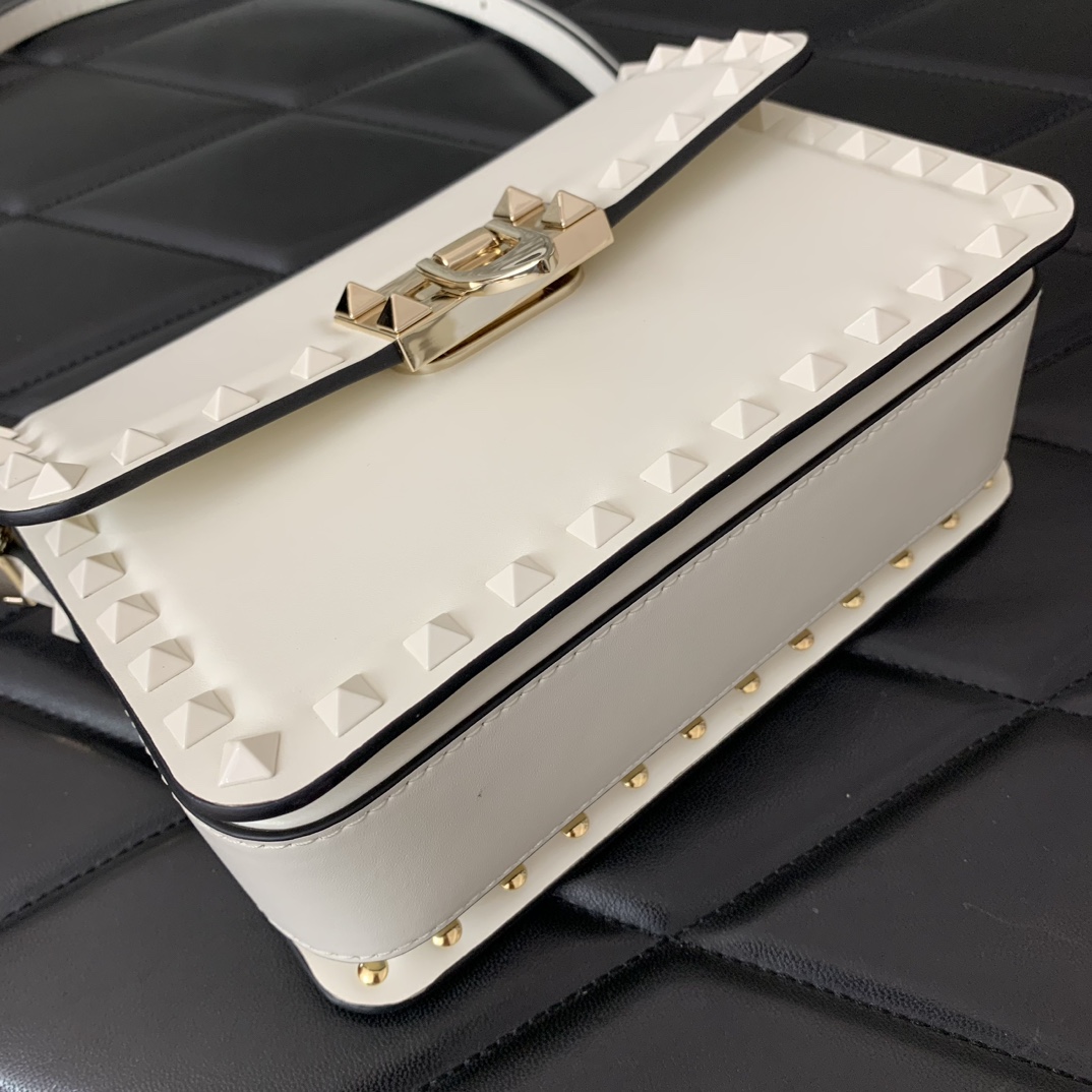 Valentino Garavani Rockstud Small Shoulder Bag in Ivory Smooth Leather